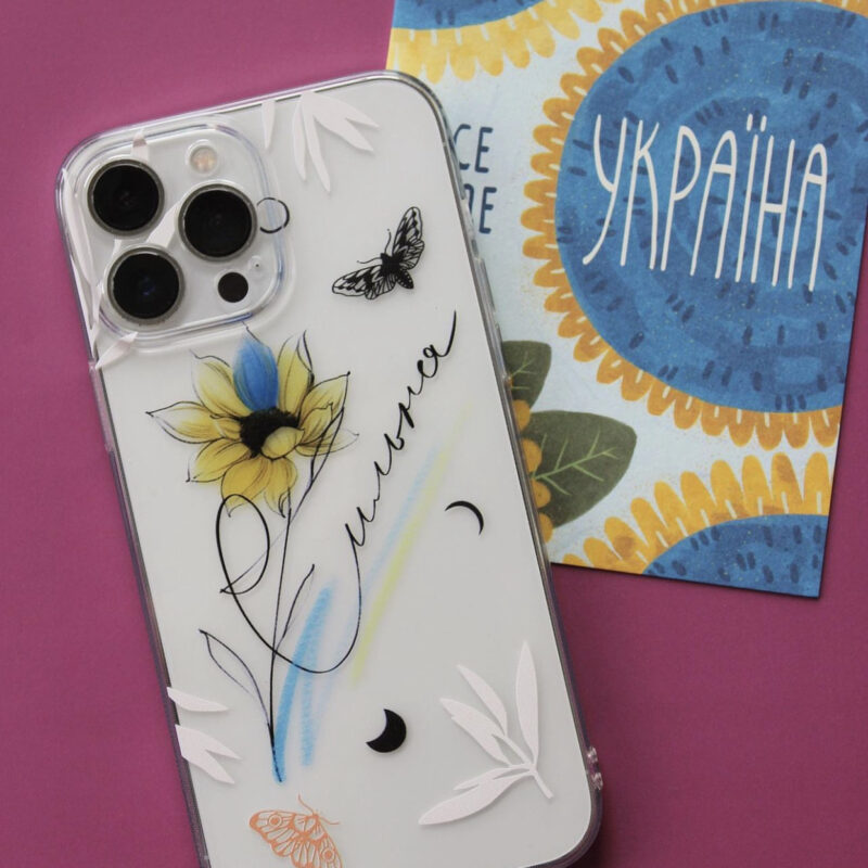 Патріотичний чохол для iPhone з написом "Сильна" та соняшником Патріотичний чохол для iPhone з написом "Сильна" та соняшником