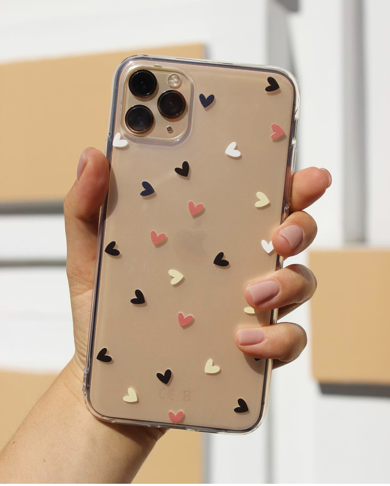 Прозорий чохол з серцями для iPhone Прозорий чохол з серцями для iPhone