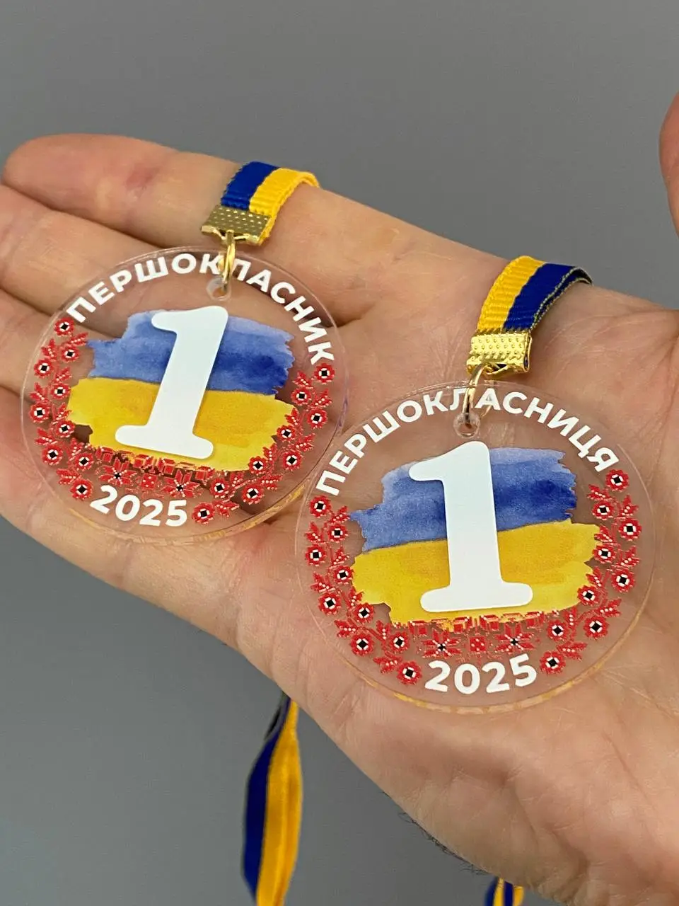Медалі для першокласників іменні з прапором Медалі для першокласників іменні з прапором