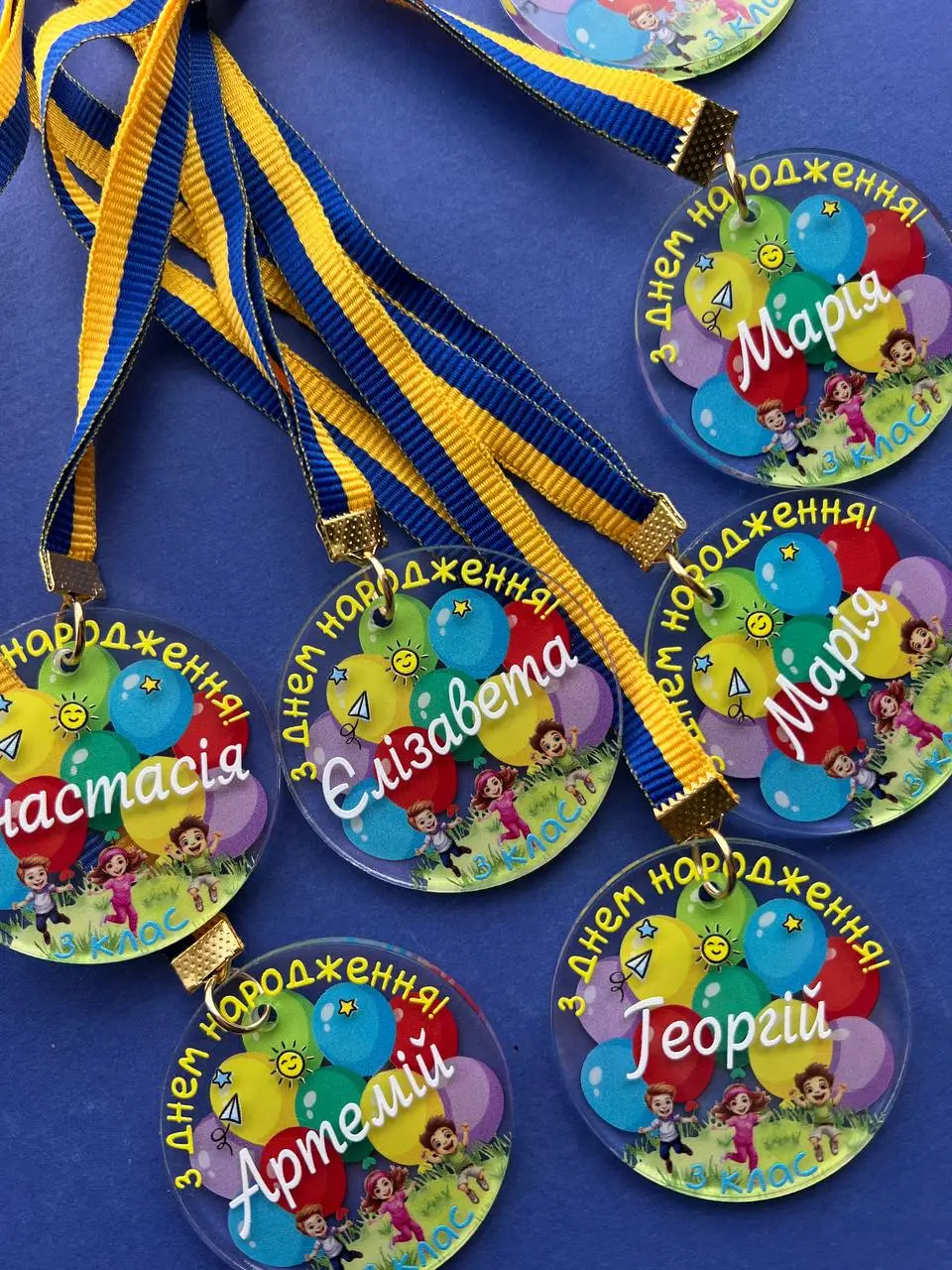 Подарунки дітям в школу | Іменні медалі на замовлення Подарунки дітям в школу | Іменні медалі на замовлення
